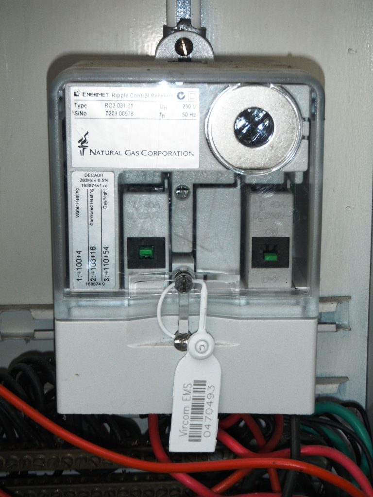 automatic power factor controller